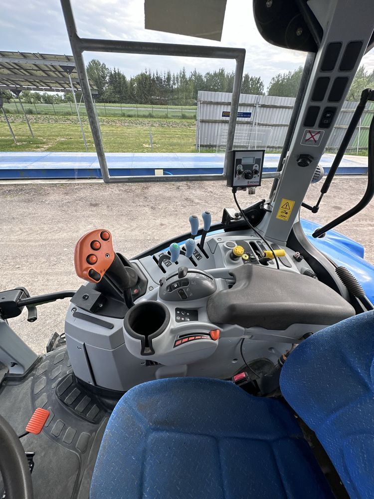 New Holland T6070