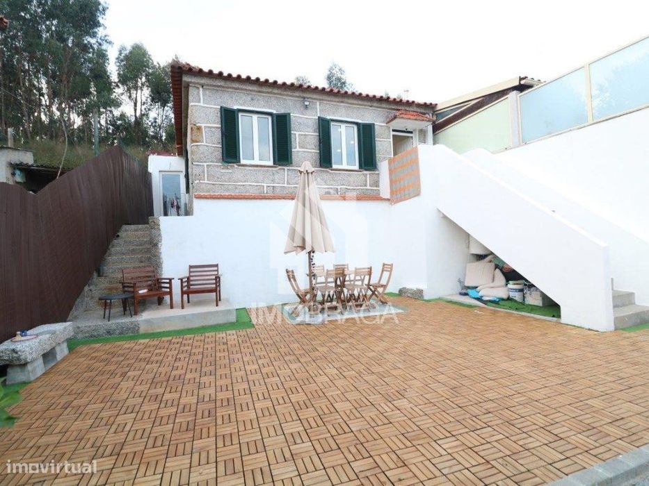 Moradia T2 de Gaveto Totalmente Remodelada - Moreira de Cónegos, Gu...
