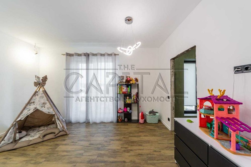 Продаж Дуплекс, Солом'янський район, пл. Шевченка, 180 м2