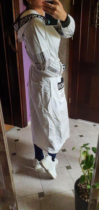 Tatu oryginalna narzutka płaszcz biały pasek zdobienia cyrkonie kaptur