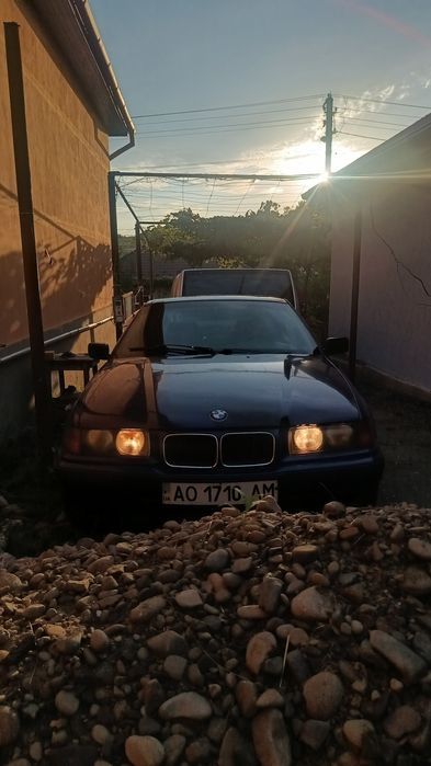 Продам bmw e36 1.6 бензин