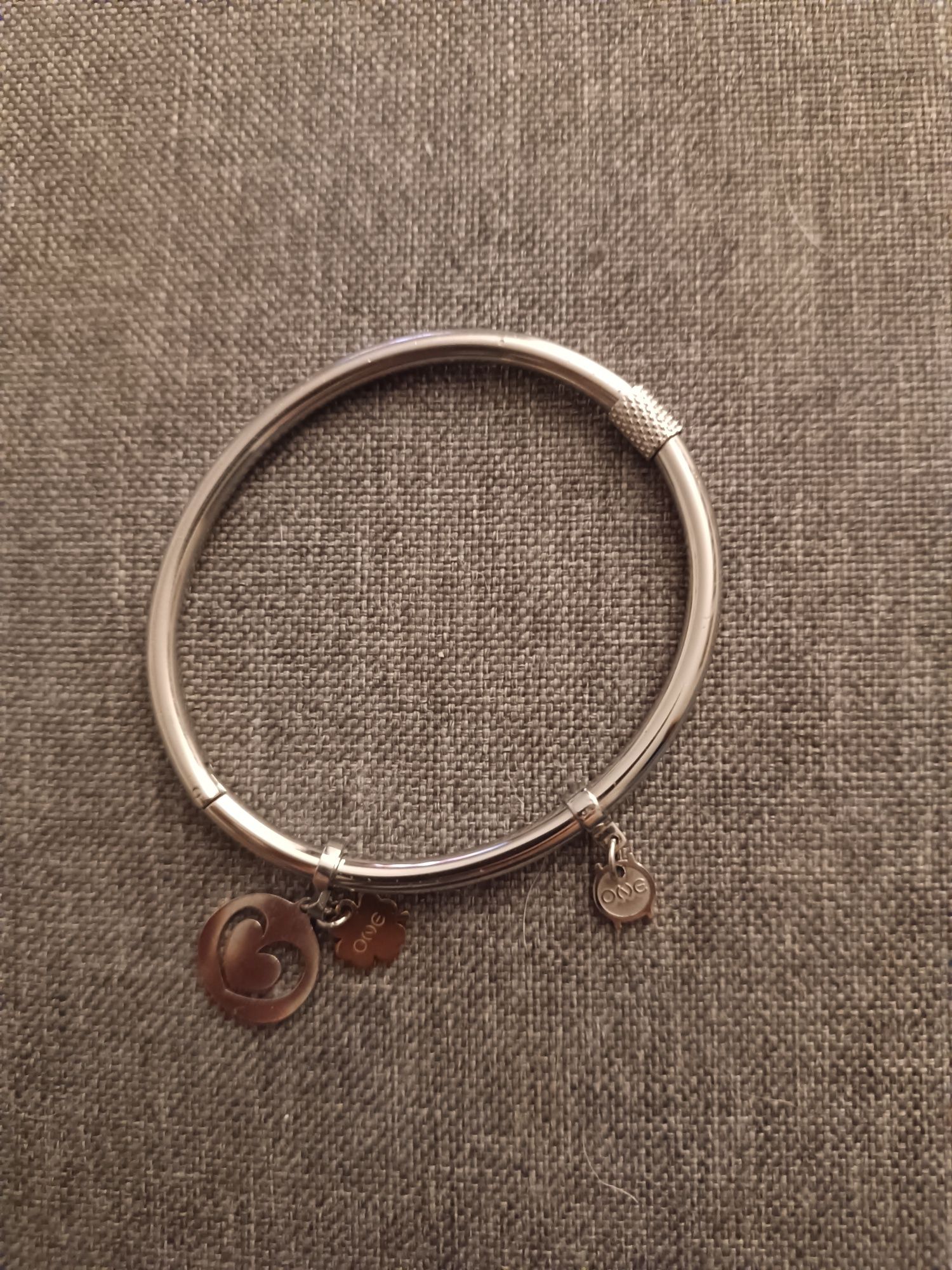 Pulseira da One em aço