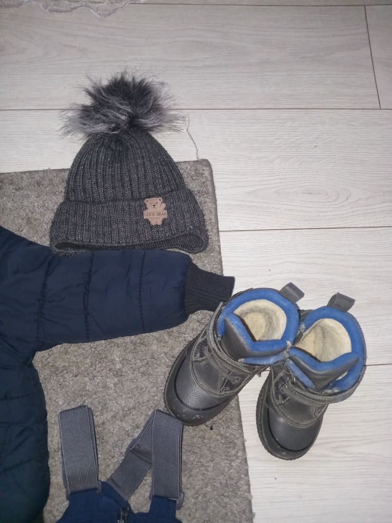 Набір одягу: куртка,ботинки,штани,шапка