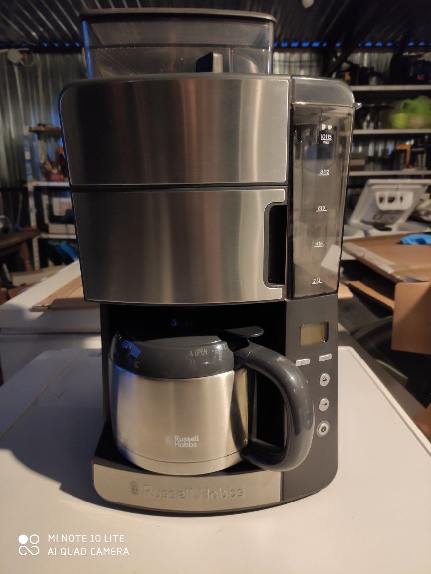 Ekspres do kawy Russell Hobbs z młynkiem