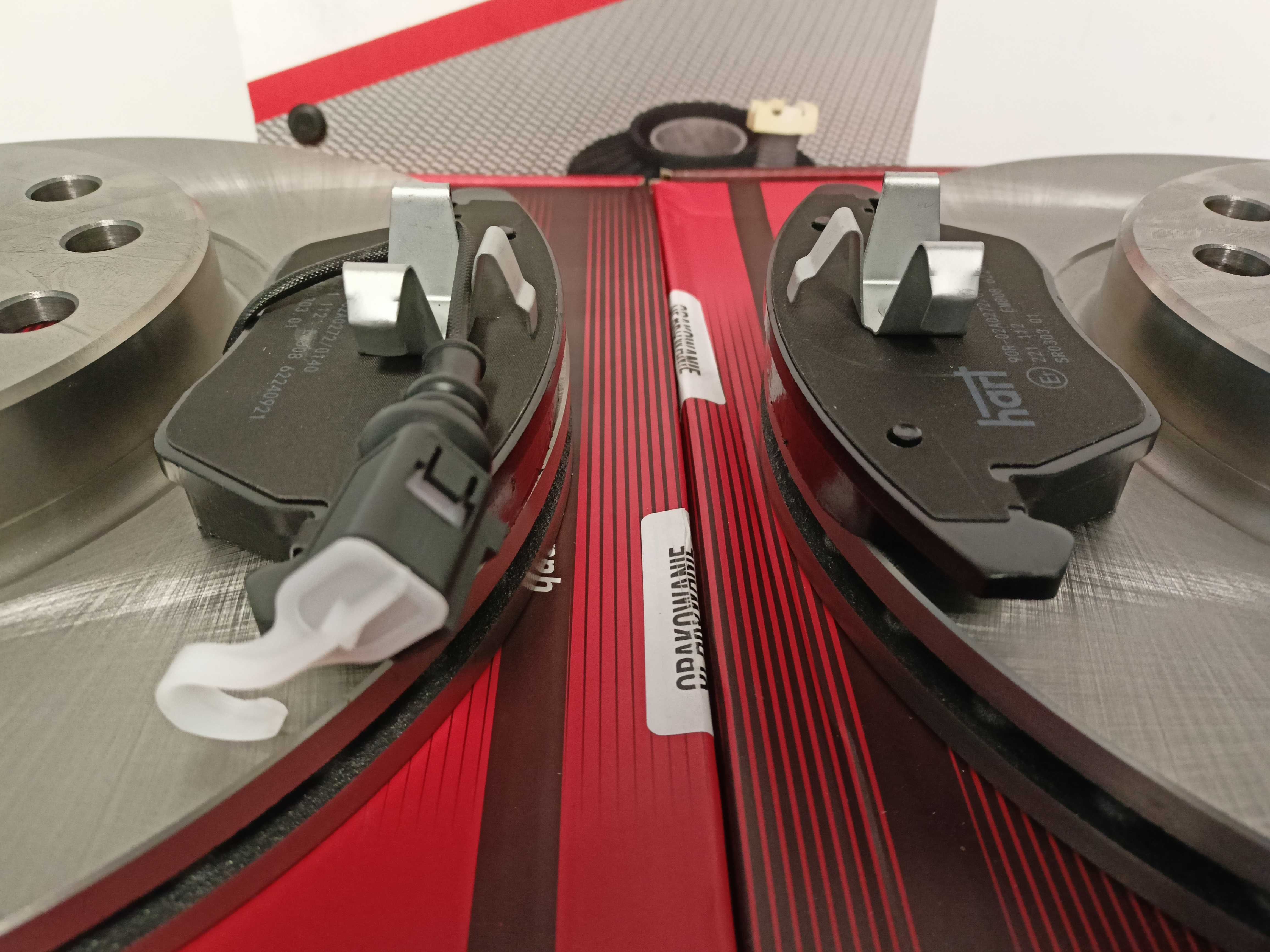 VW Passat B6,Golf V,Octavia Tarcze hamulcowe przód + klocki kpl.>
