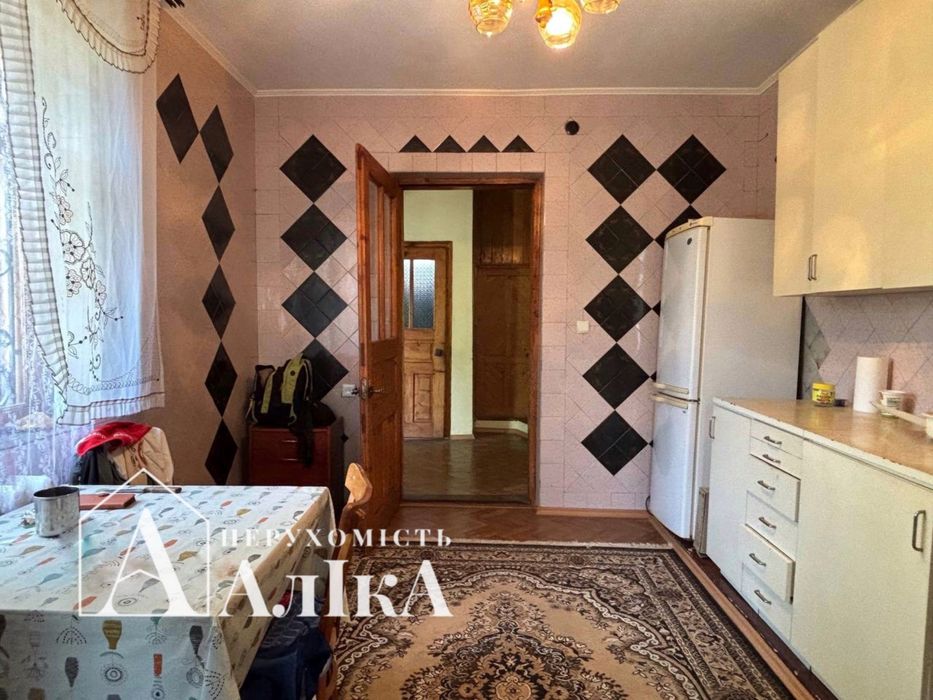 Продам 2-поверховий будинок в хорошій локації