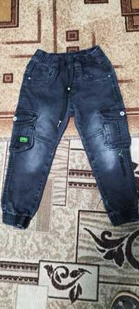 Продам джинси на хлопчика р 110-116