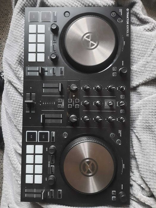 Controlador DJ Traktor S2 MK3 (Novo sem licenca traktor]