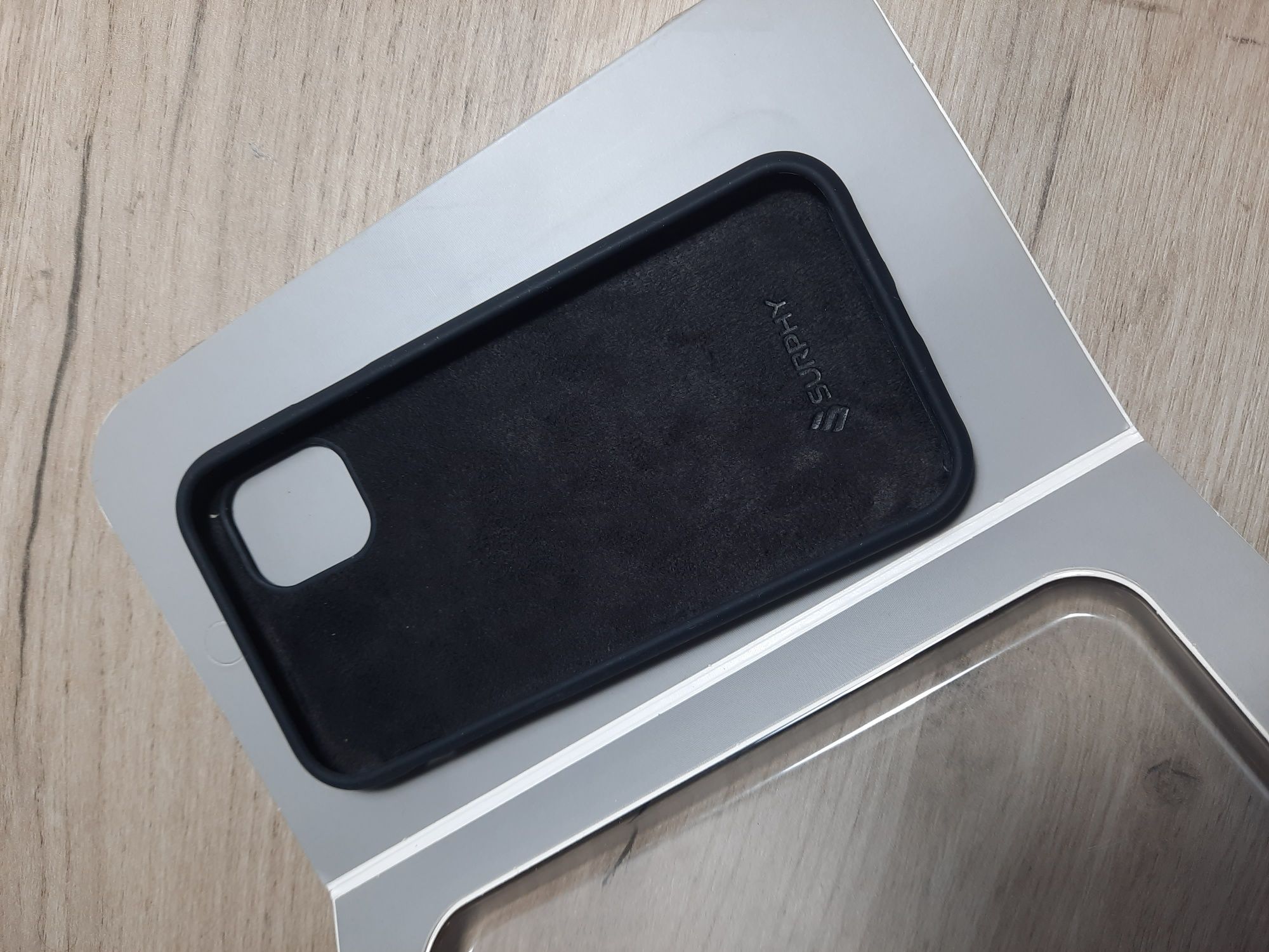 Etui na IPhone 11 z mikrofibrą
