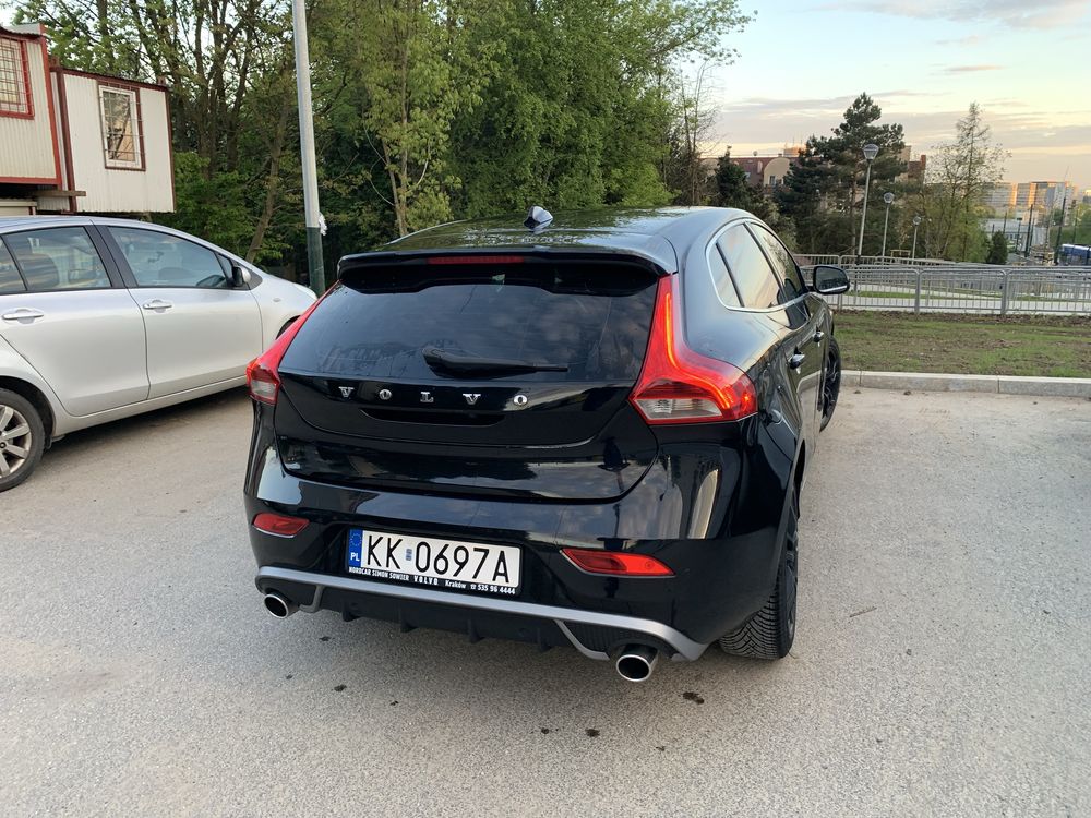 volvo v40 r-design