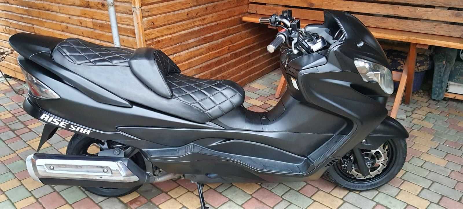 Макси-скутер Suzuki Skywave 250