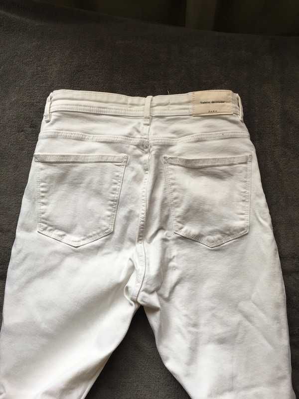 Białe skinny jeans Zara