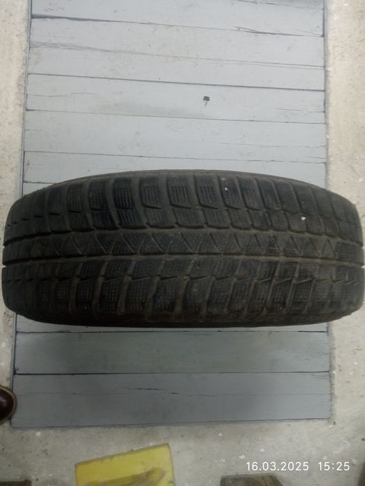 Продам зимові шини в гарному стані на дисках 195/65.r15