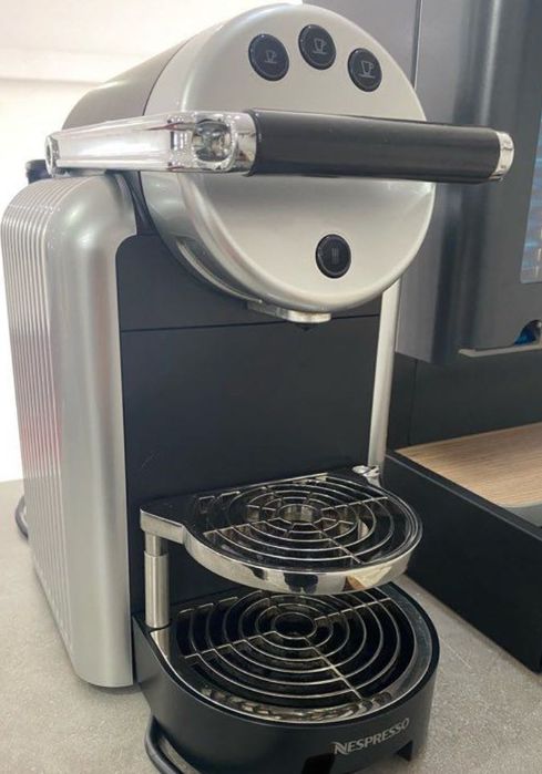 Vendo Maquina de Café Nespresso Zenius