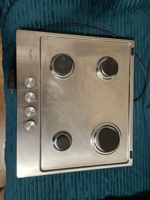 газова варильна поверхня Whirlpool.