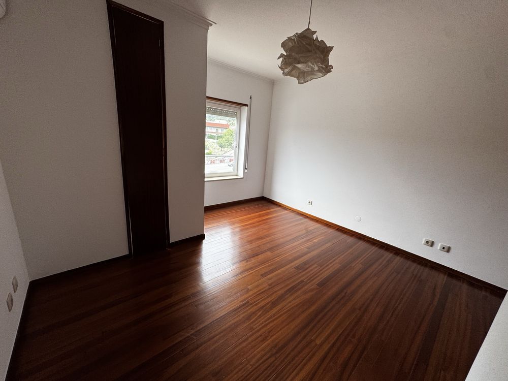 Apartamento T1 (com 2 quartos) com Generoso terraço