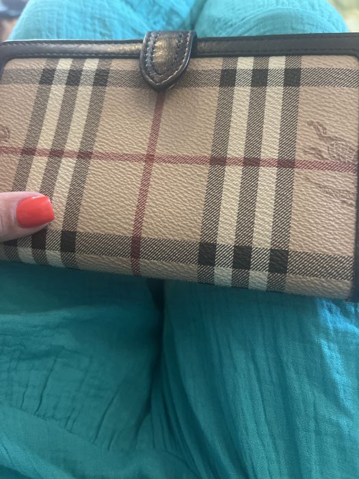 Porta moedas marca Burberry