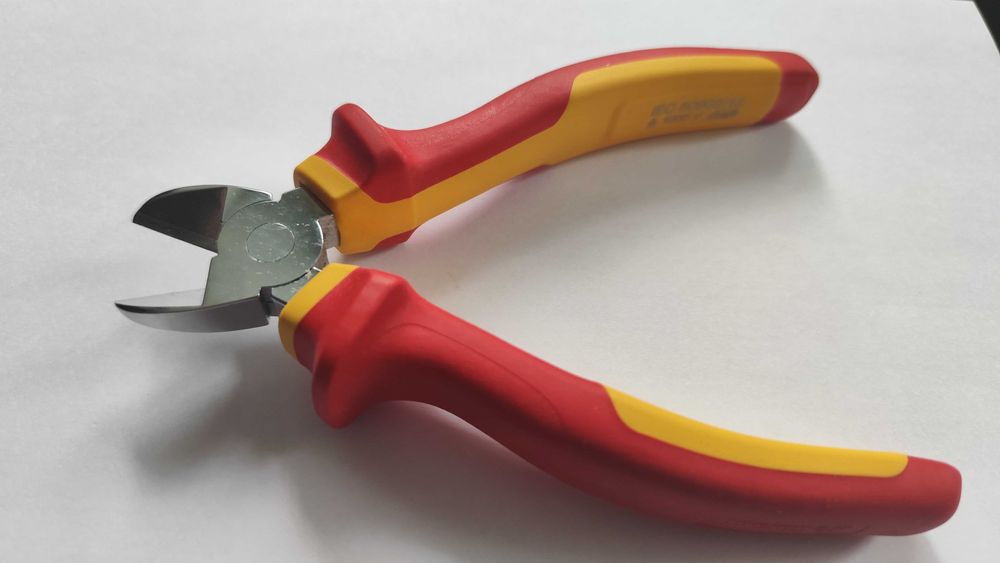 Szczypce tnące boczne chromowane 160mm firmy Garant