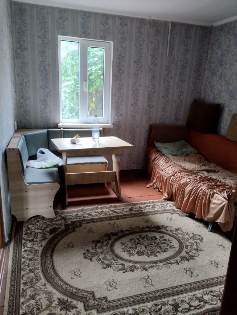 Продам пів будинка