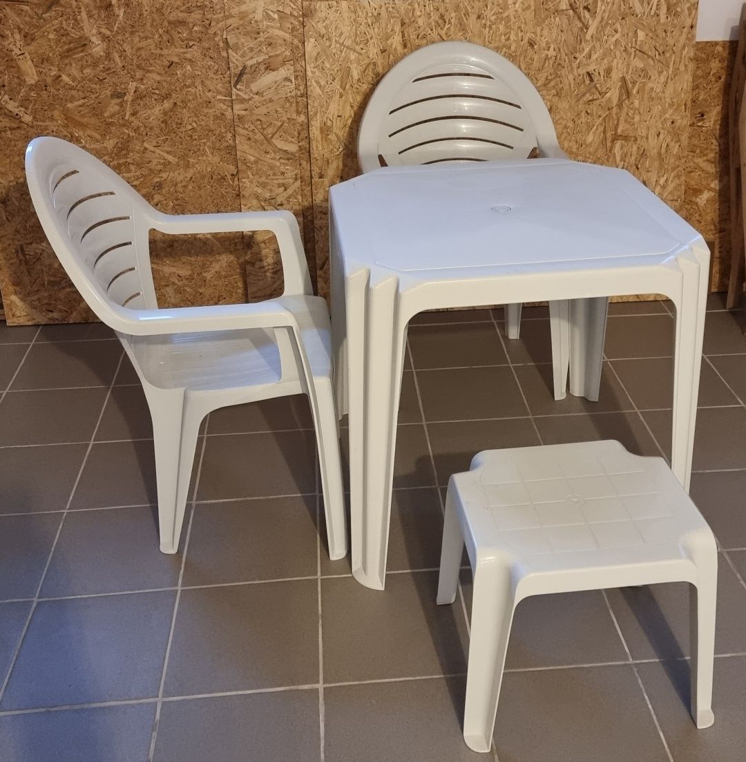 Conjunto Mesa + Cadeiras + Banco Jardim