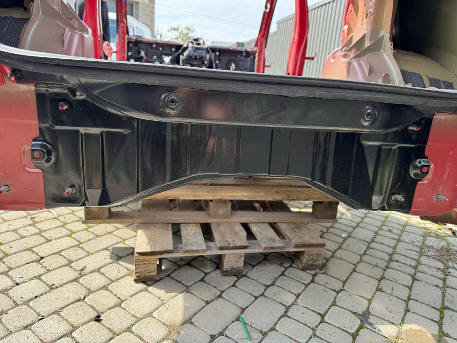 Задня панель багажника Tesla Model Y