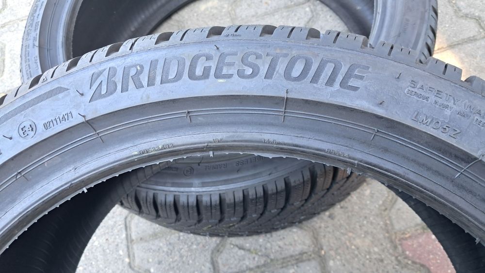 225/40R18 92V Bridgestone Blizzak LM005