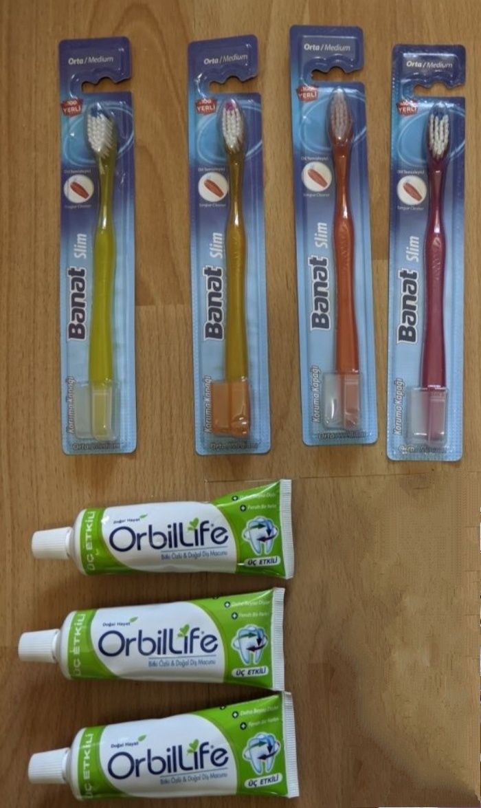 Зубная щётка, зубная паста, щітки та зубна паста