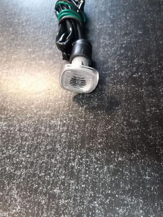 KIERUNKOWSKAZ BOCZNY DYMIONY migacz AUDI A3 8L, A4 B6, A8 D2; SKODA FABIA I octavia  seat cordoba