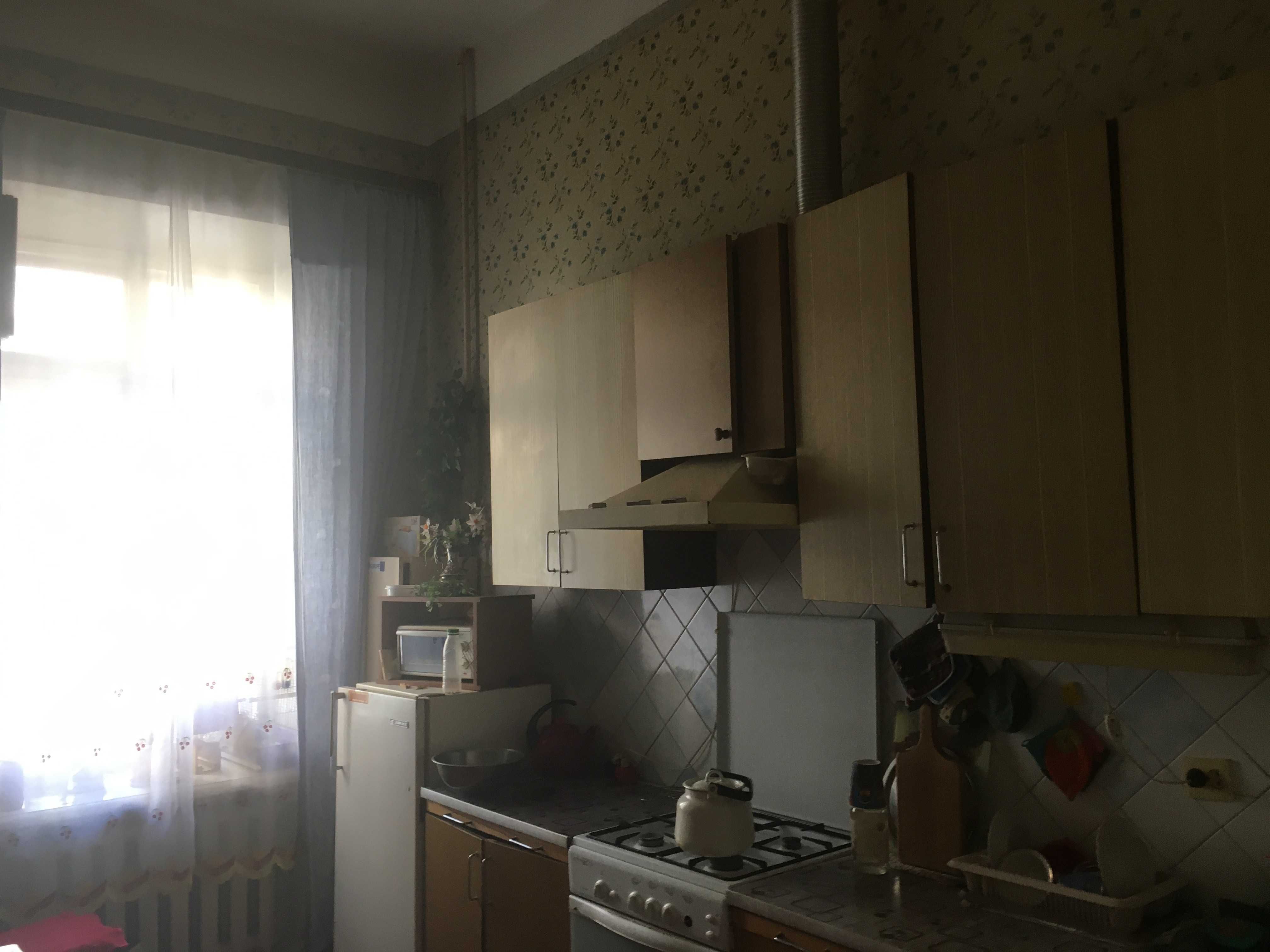 Продам 3 кімнатну квартиру в центрі Київа.