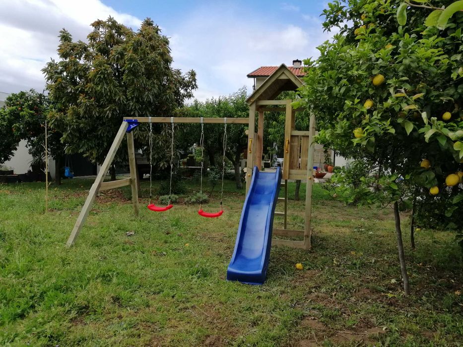 Parque Infantil: Novo - fornecido desmontado (Parque P1 ou P2)