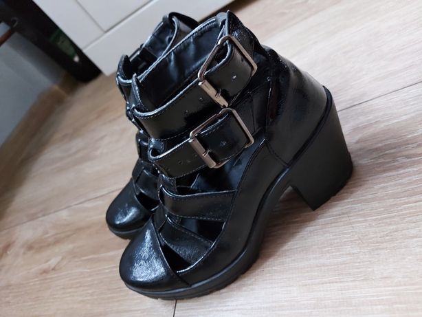 Lakierowane botki czarne z paskami na obcasie buty lakierki 37