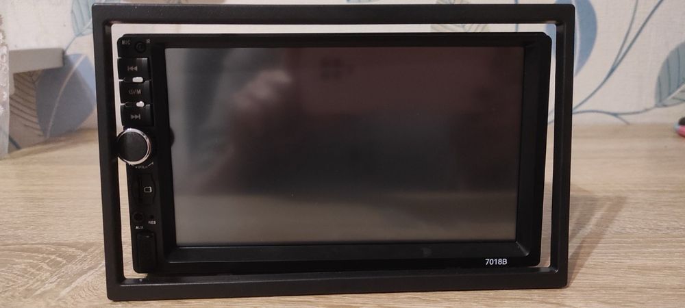 Автомагнітола Сенсорна 7дюймів+Камера заднього виду і рамка.