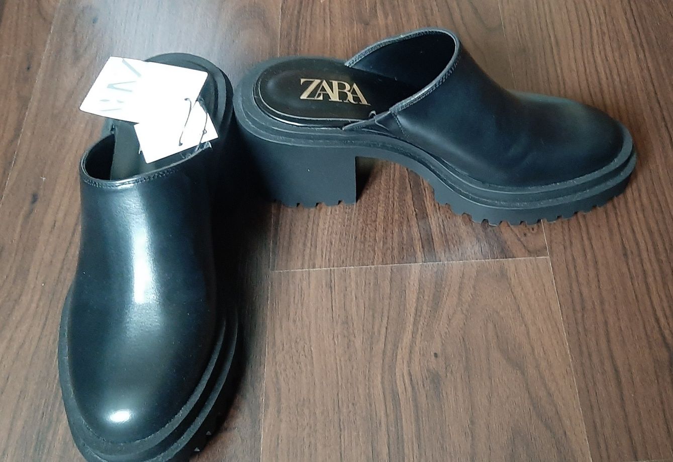 Взуття Сабо від ZARA