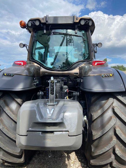 Трактор Valtra T235