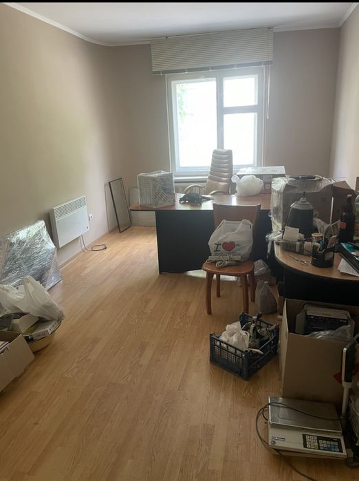 Ангар з офісними приміщеннями . Вул.С.Крушельницької .