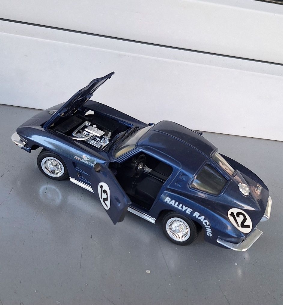 Corvette Stingray ,Revell 1:24 piekny poszukiwany