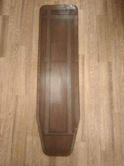 Металевий каркас (від дошки для прасування) виготовлений в СРСР