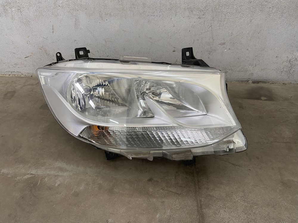 Lampa prawa Mercedes Sprinter 907 910