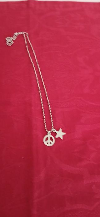 Colar comprido estrela e simbolo da Paz