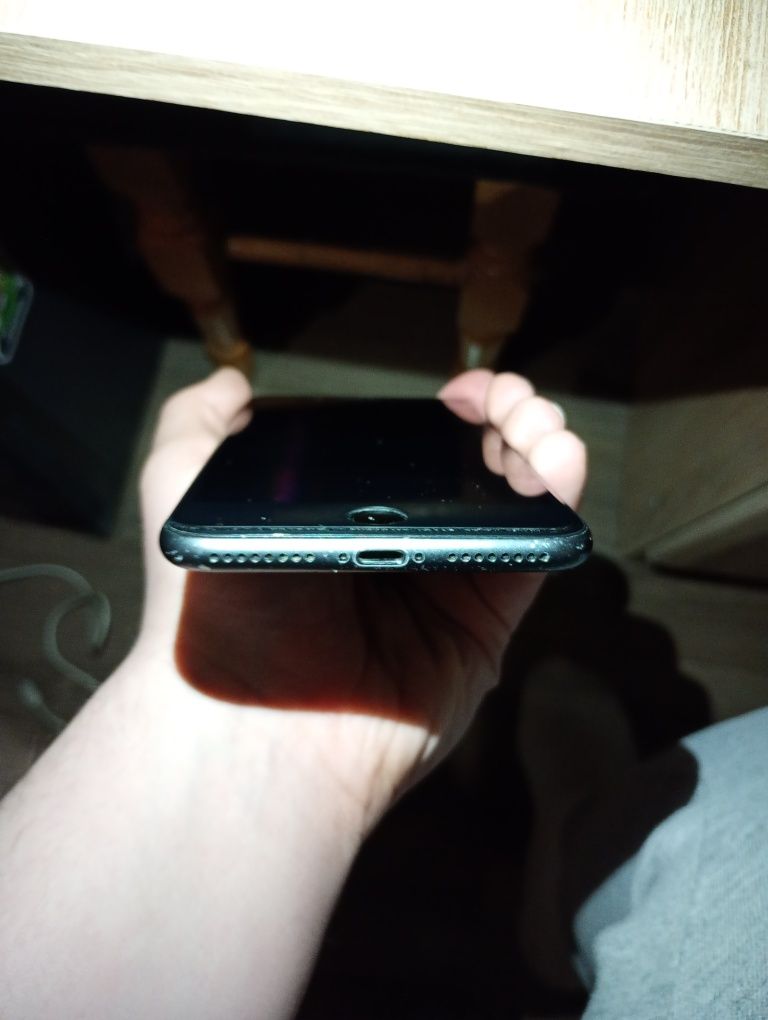 Iphone 8 plus в хорошому стані