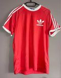 Malinowa koszulka Adidas