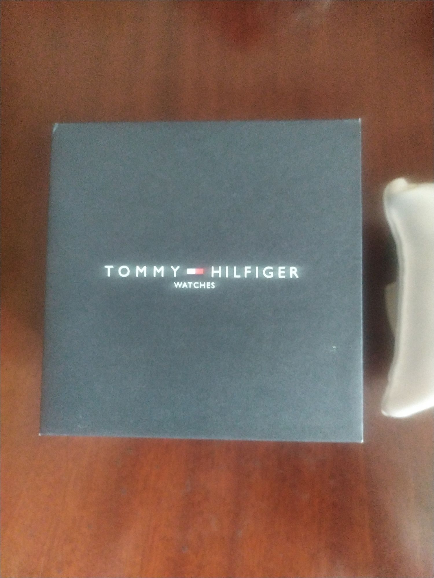 Продам  наручные часы TOMMY HILFIGER