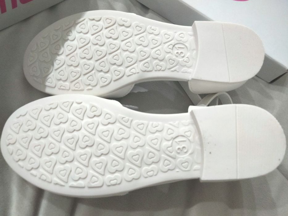 Buty komunijne białe nowe metki