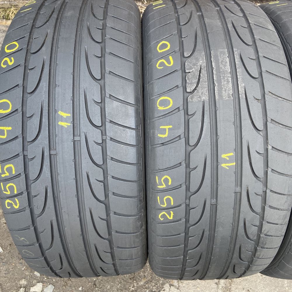 Шини 255/40 r20 Dunlop.