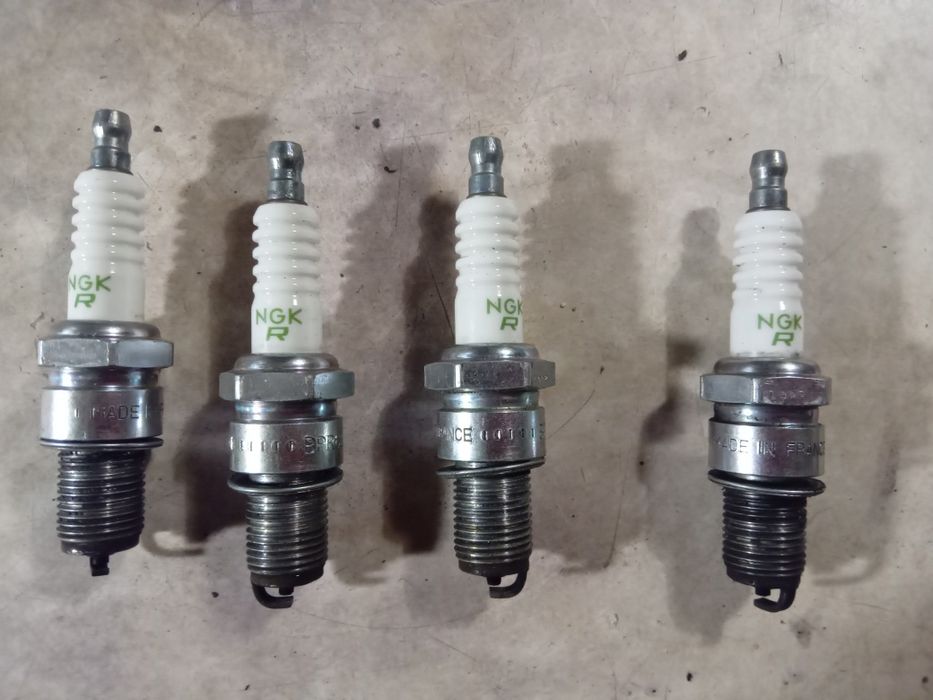 Свечи зажигания.Цена за 4шт.я NGK..