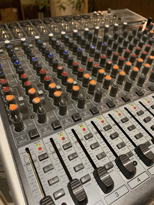 Mikser Behringer Xenyx X2442USB mixer analogowy