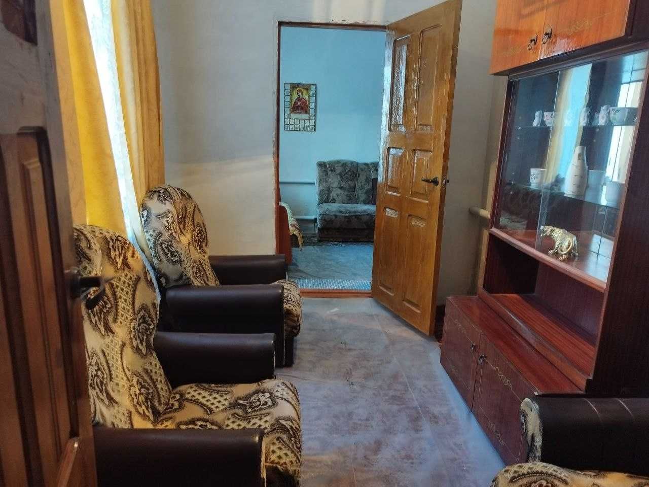 Половина  Будинку Близько центру н
