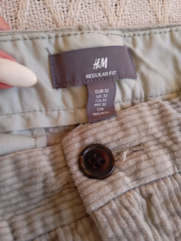 H&M 32r. Sztruksowe męskie spodnie kolor szałwiowa zieleń 44pas
