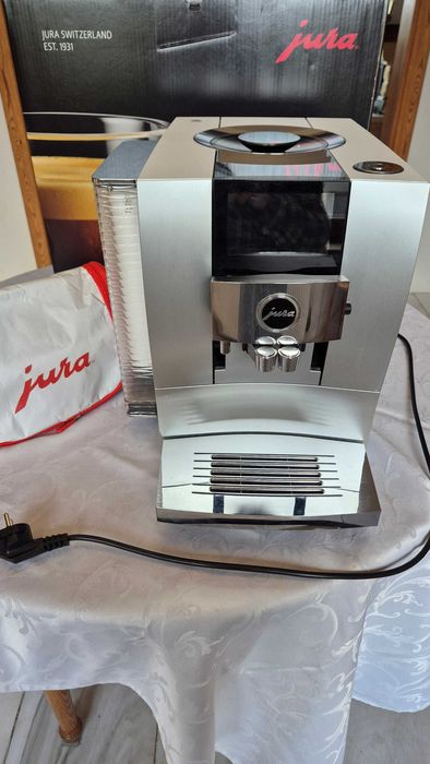 Sprzedam ekspres do kawy firmy Jura Z10 Aluminium White wersja EA