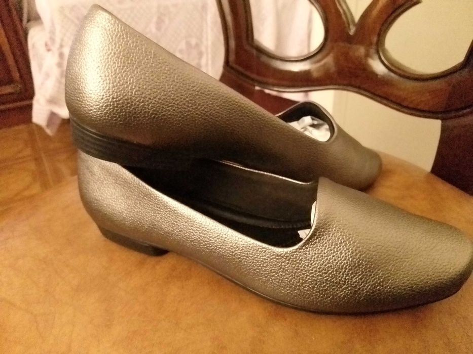 Bonitas e confortáveis sabrinas em péle novas